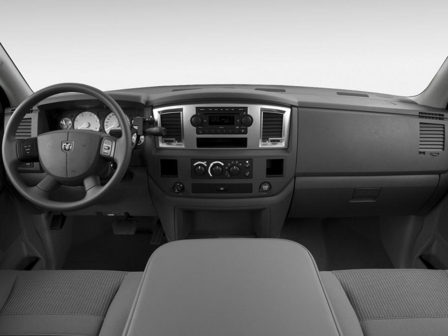  Dodge Ram 3500 Mega Cab 2006 года  (фото 10 из 13)